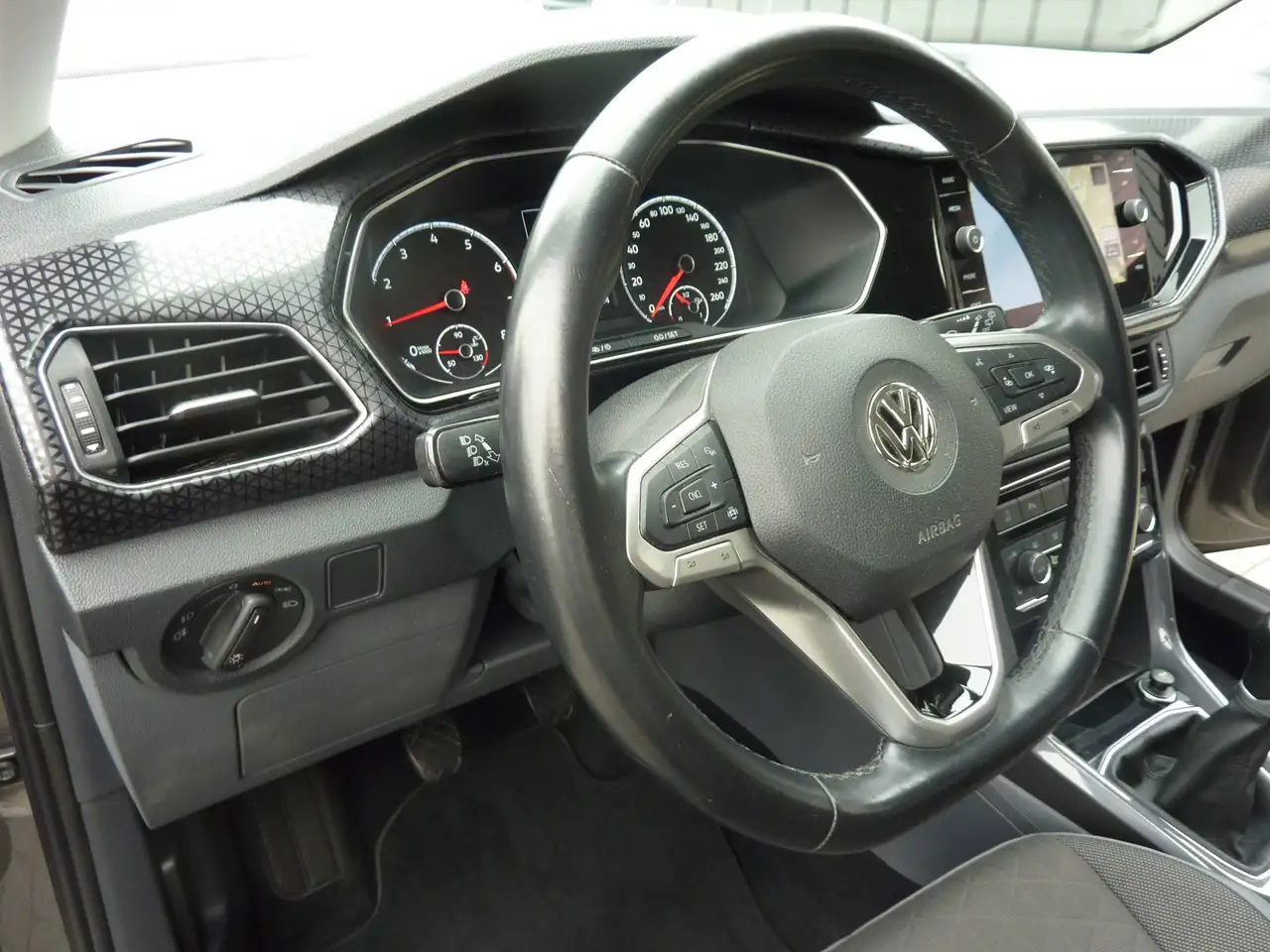 Volkswagen T-Cross - 11