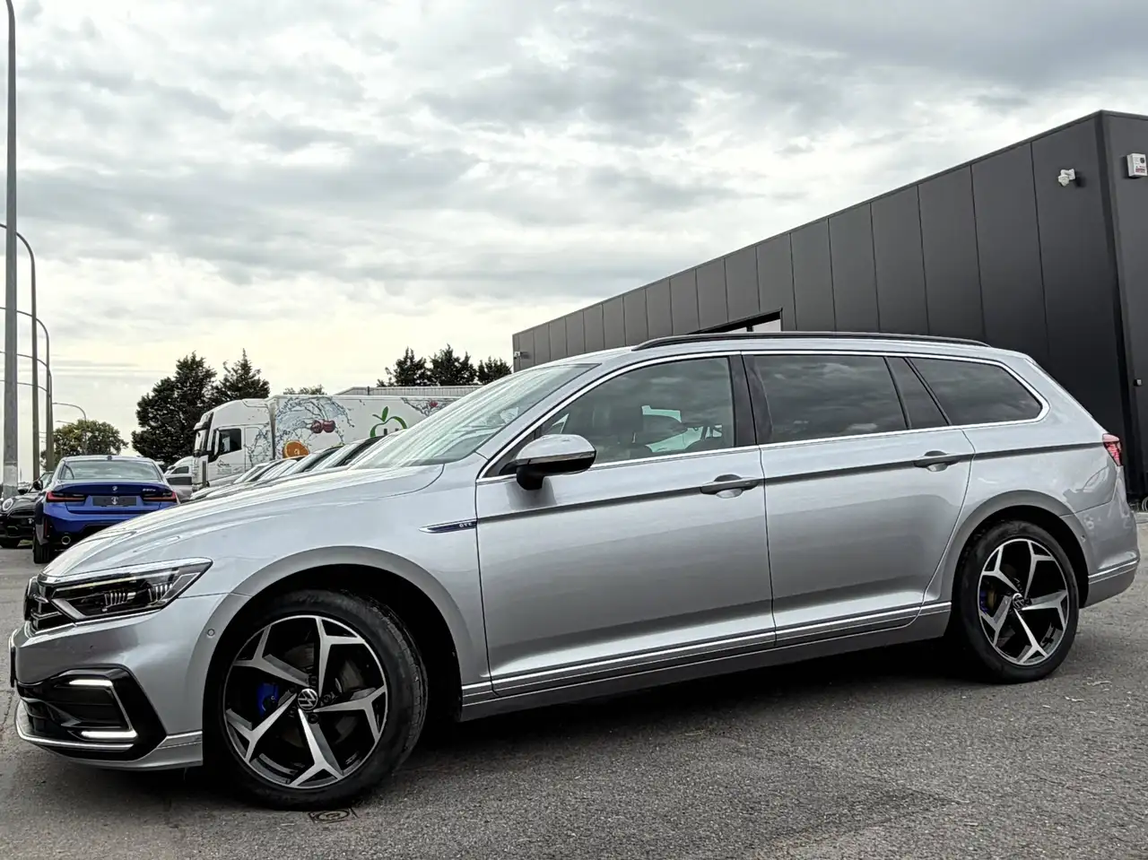 Volkswagen Passat - 4