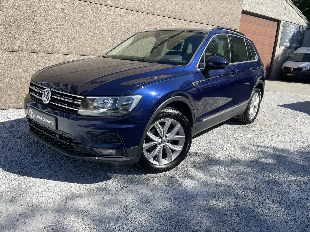 Volkswagen Tiguan - 2