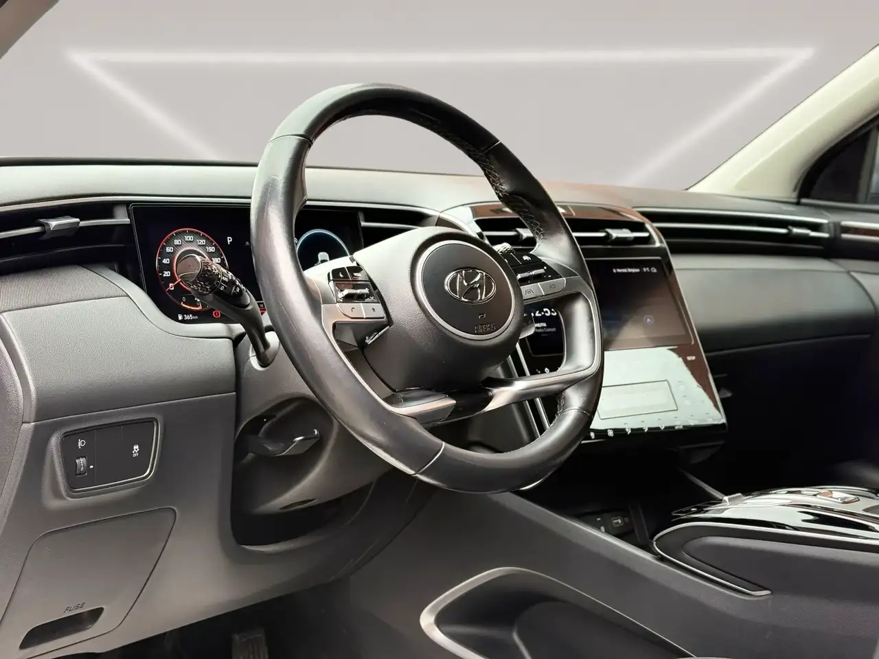 Hyundai TUCSON - 11