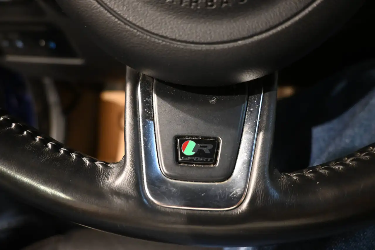 Jaguar XE - 11