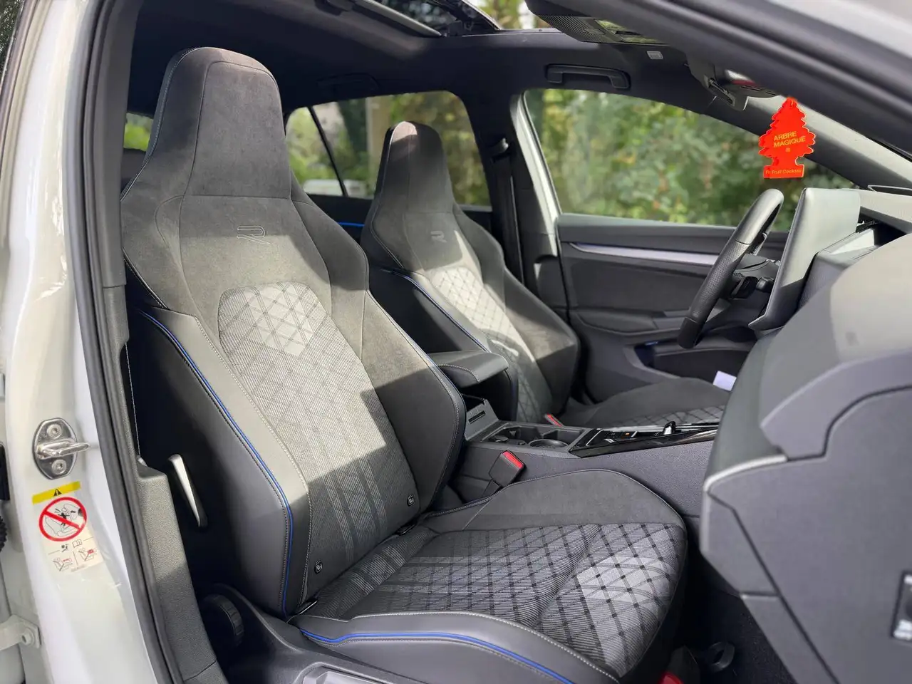 Volkswagen Golf - 11
