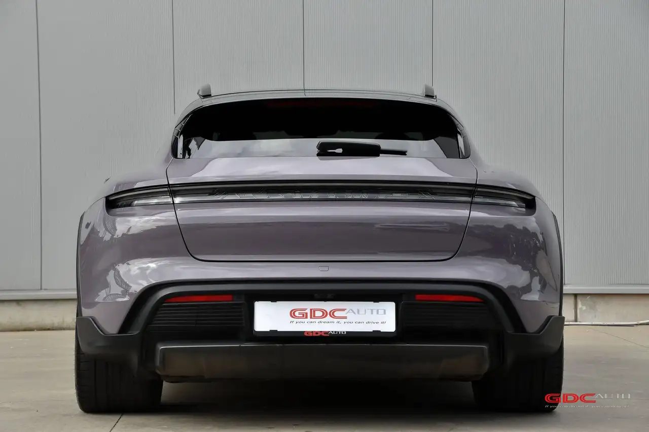 Porsche Taycan - 10