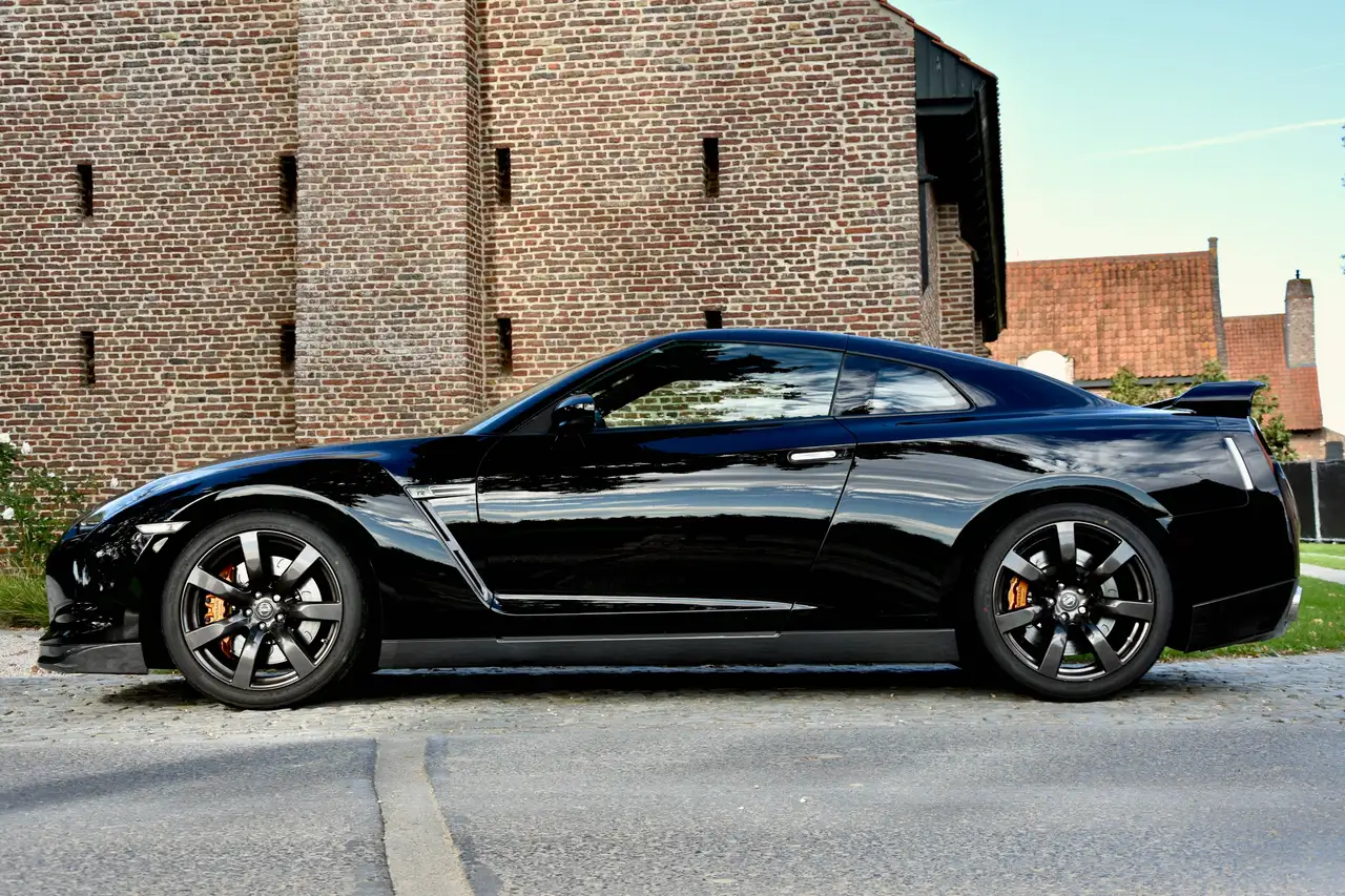 Nissan GT-R - 2