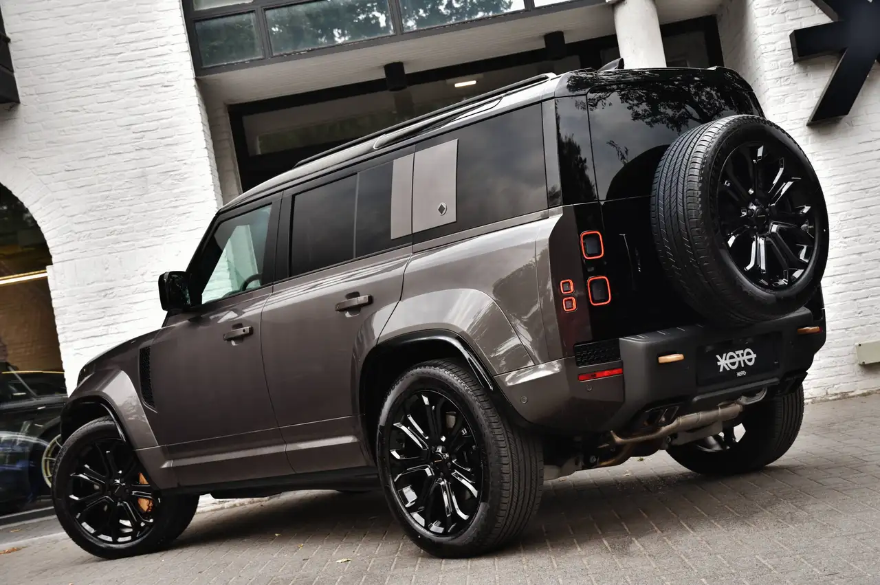 Land Rover Defender - 9