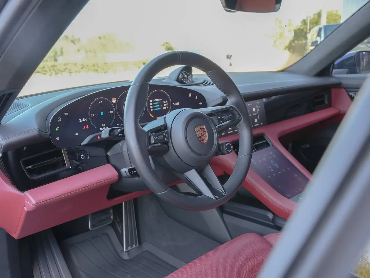 Porsche Taycan - 10