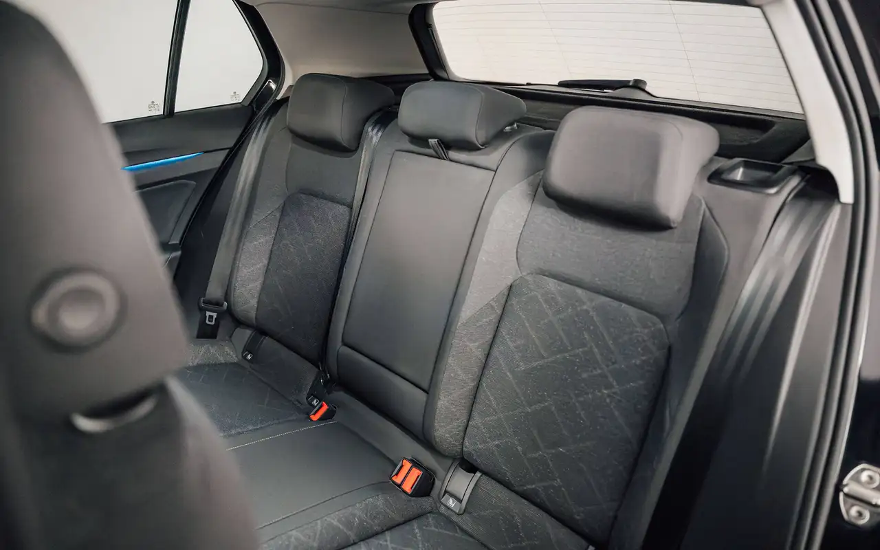 Volkswagen Golf - 8