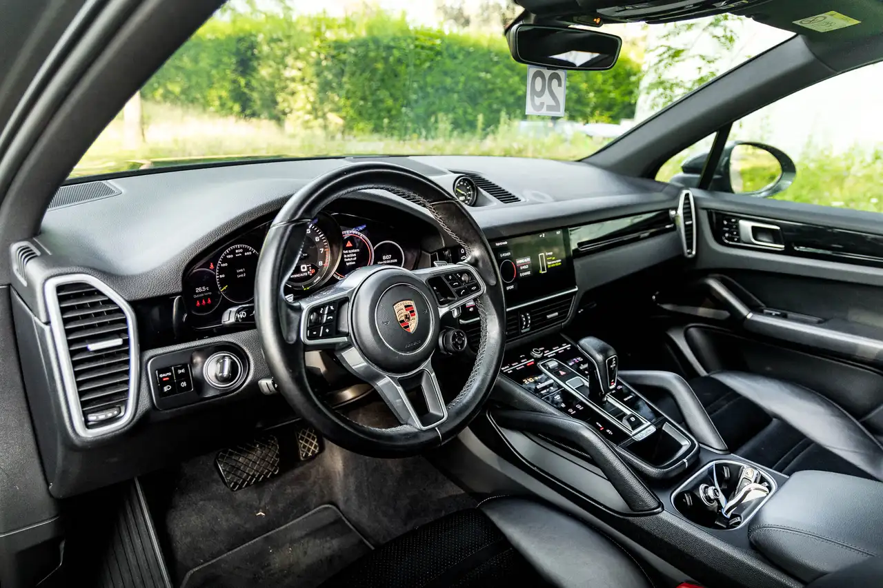 Porsche Cayenne - 4
