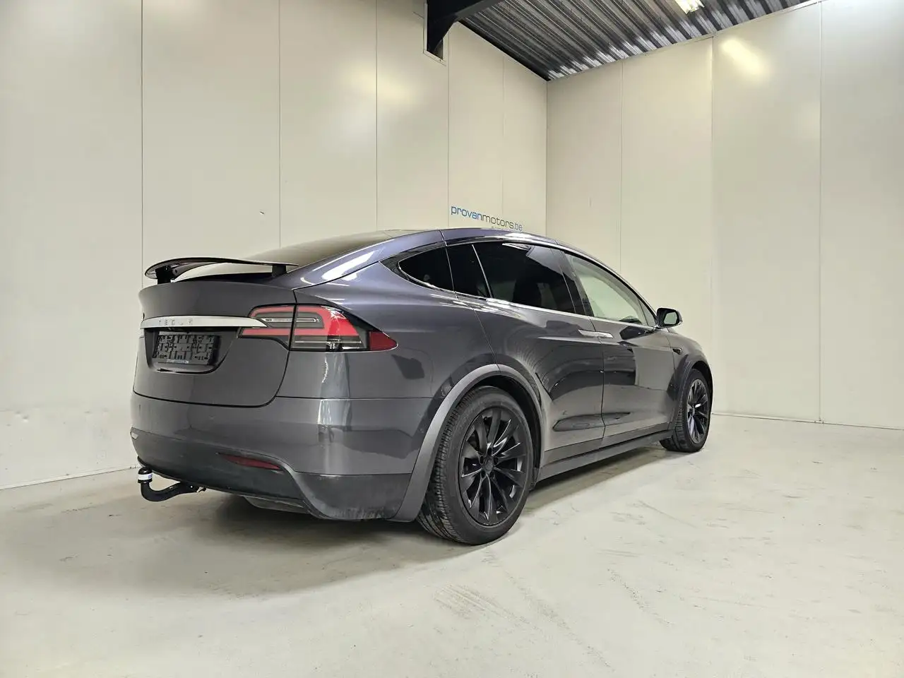 Tesla Model X - 3