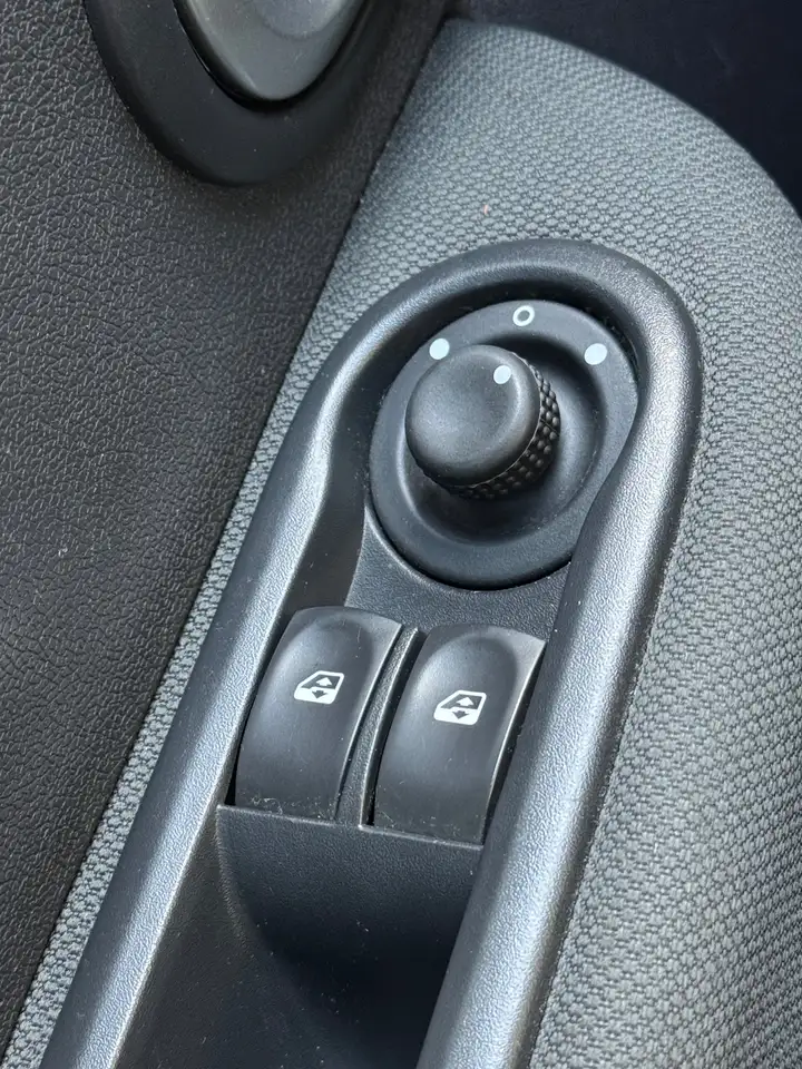 Renault Clio - 11
