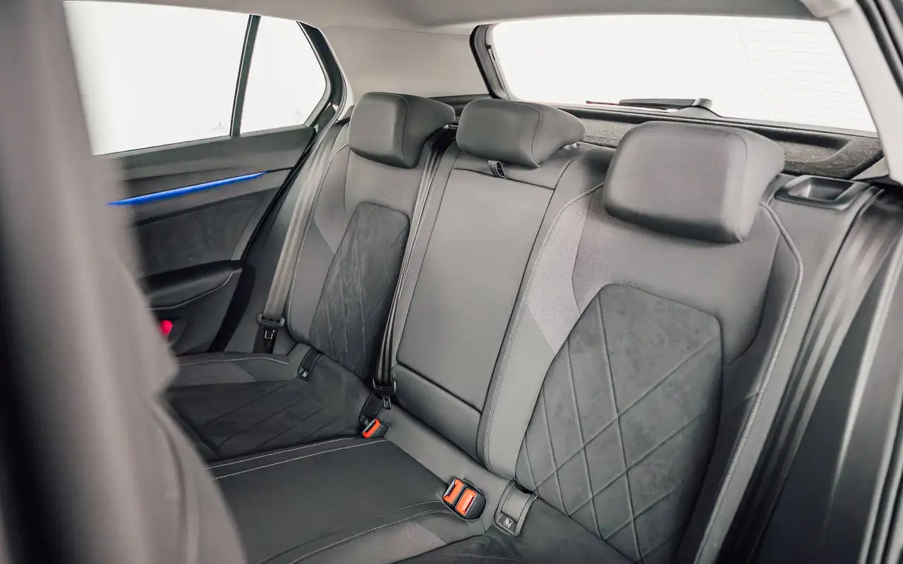 Volkswagen Golf - 8
