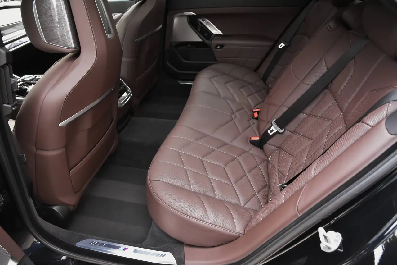BMW 760 - 12