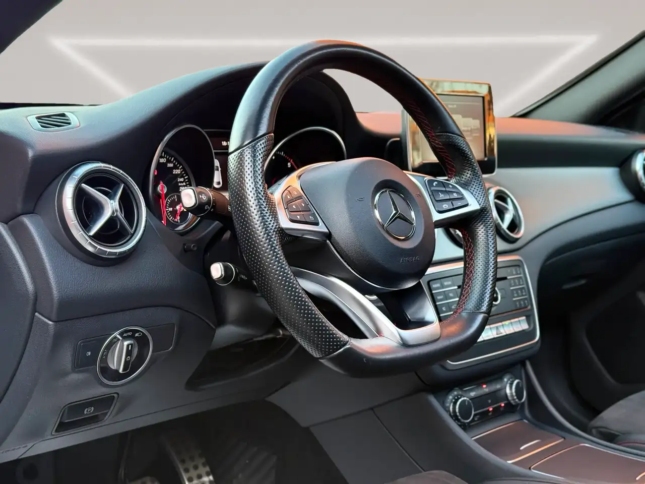 Mercedes-Benz CLA 200 - 11