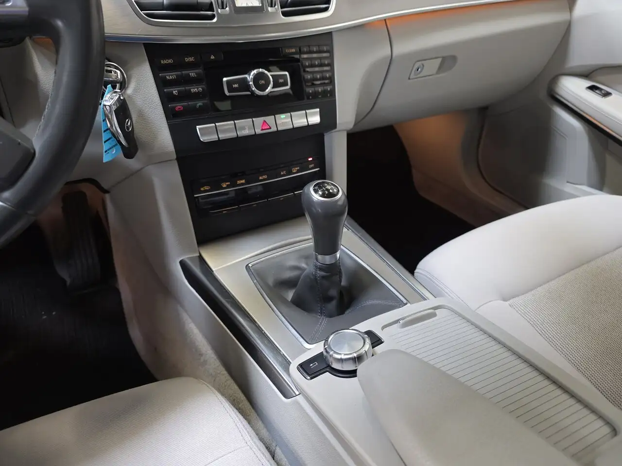 Mercedes-Benz E 200 - 12