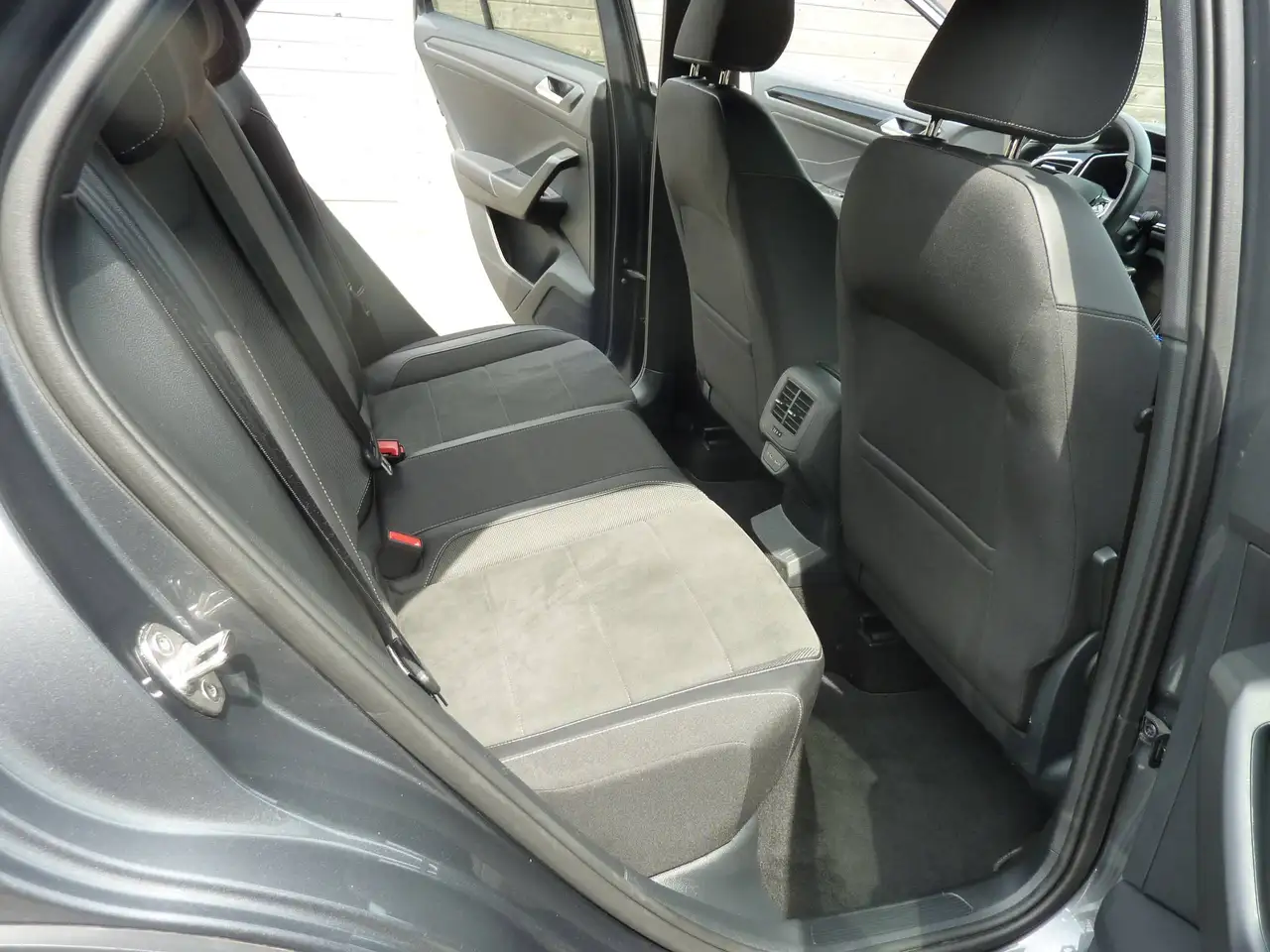 Volkswagen T-Roc - 9