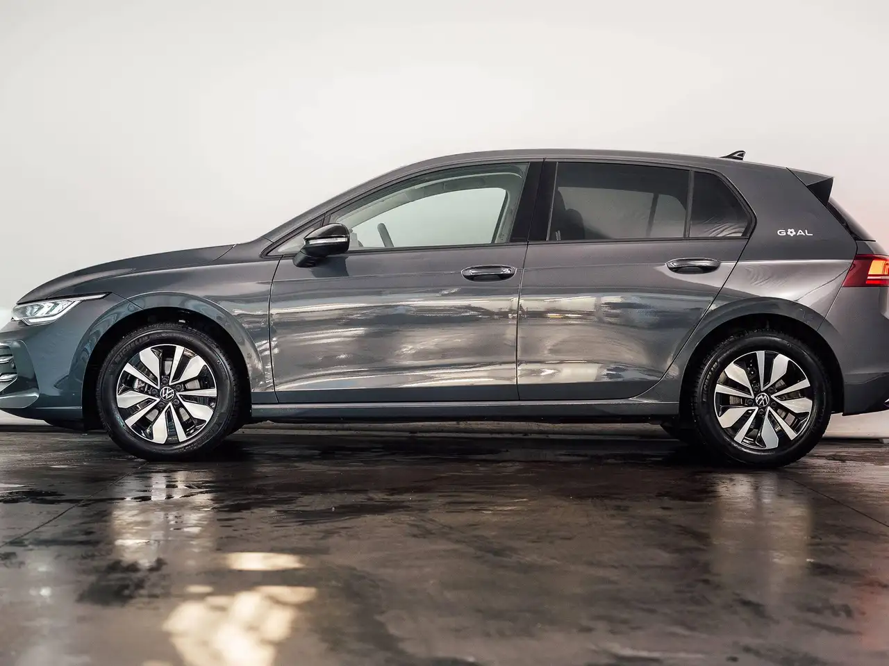 Volkswagen Golf - 2