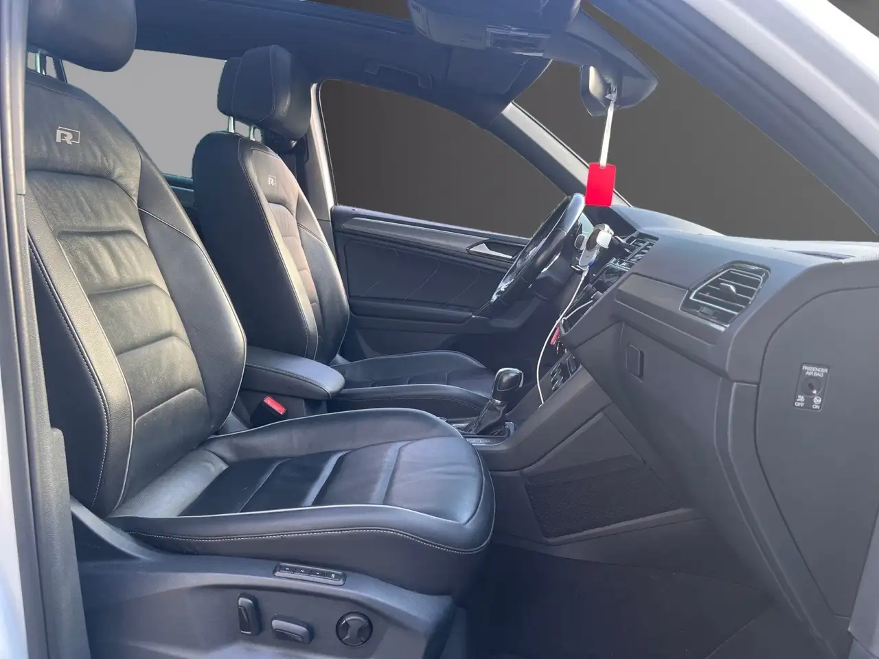 Volkswagen Tiguan - 10