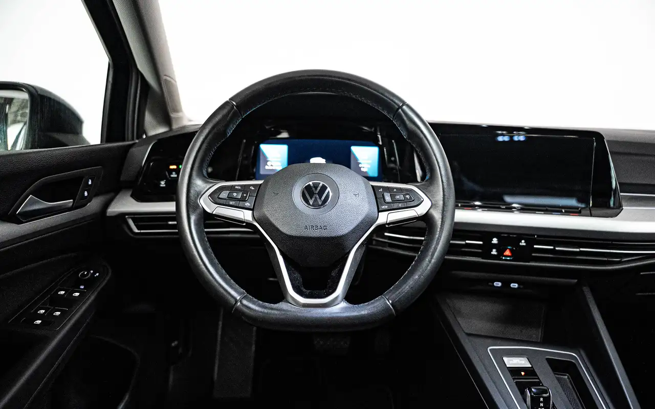 Volkswagen Golf - 11