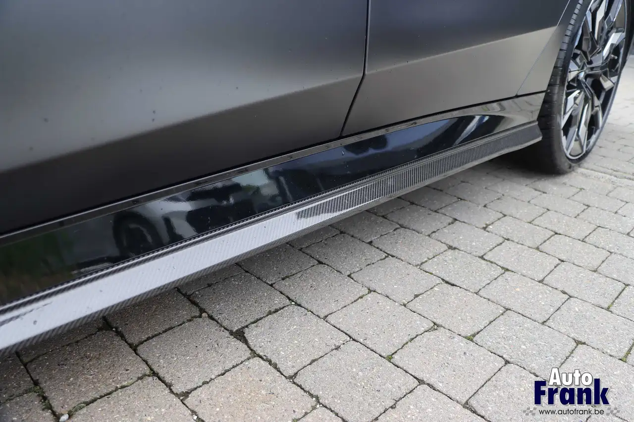 BMW i5 - 11