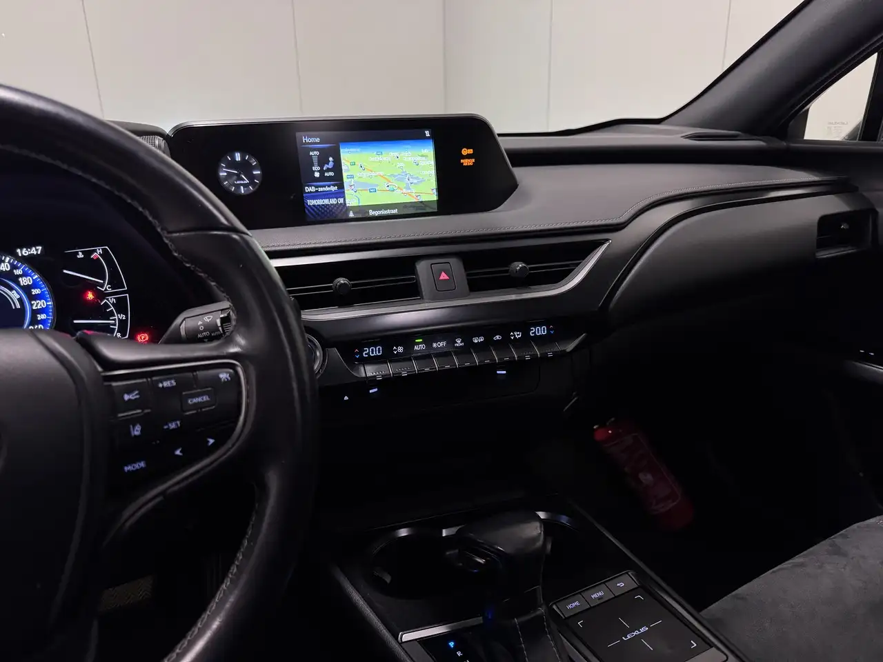 Lexus UX 250h - 11