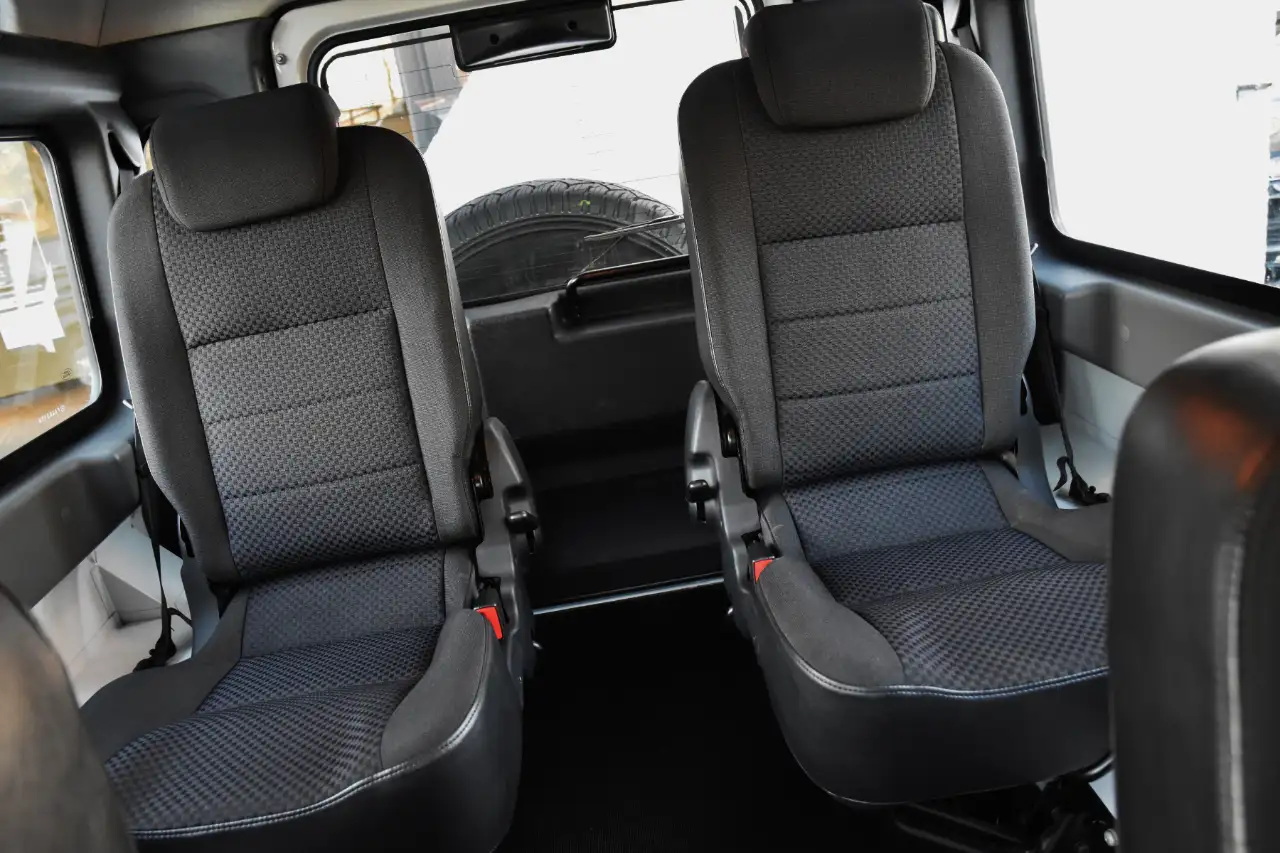 Land Rover Defender - 10