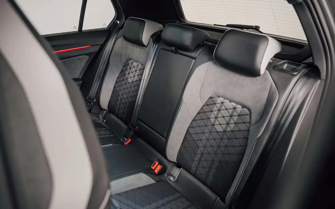Volkswagen Golf - 8