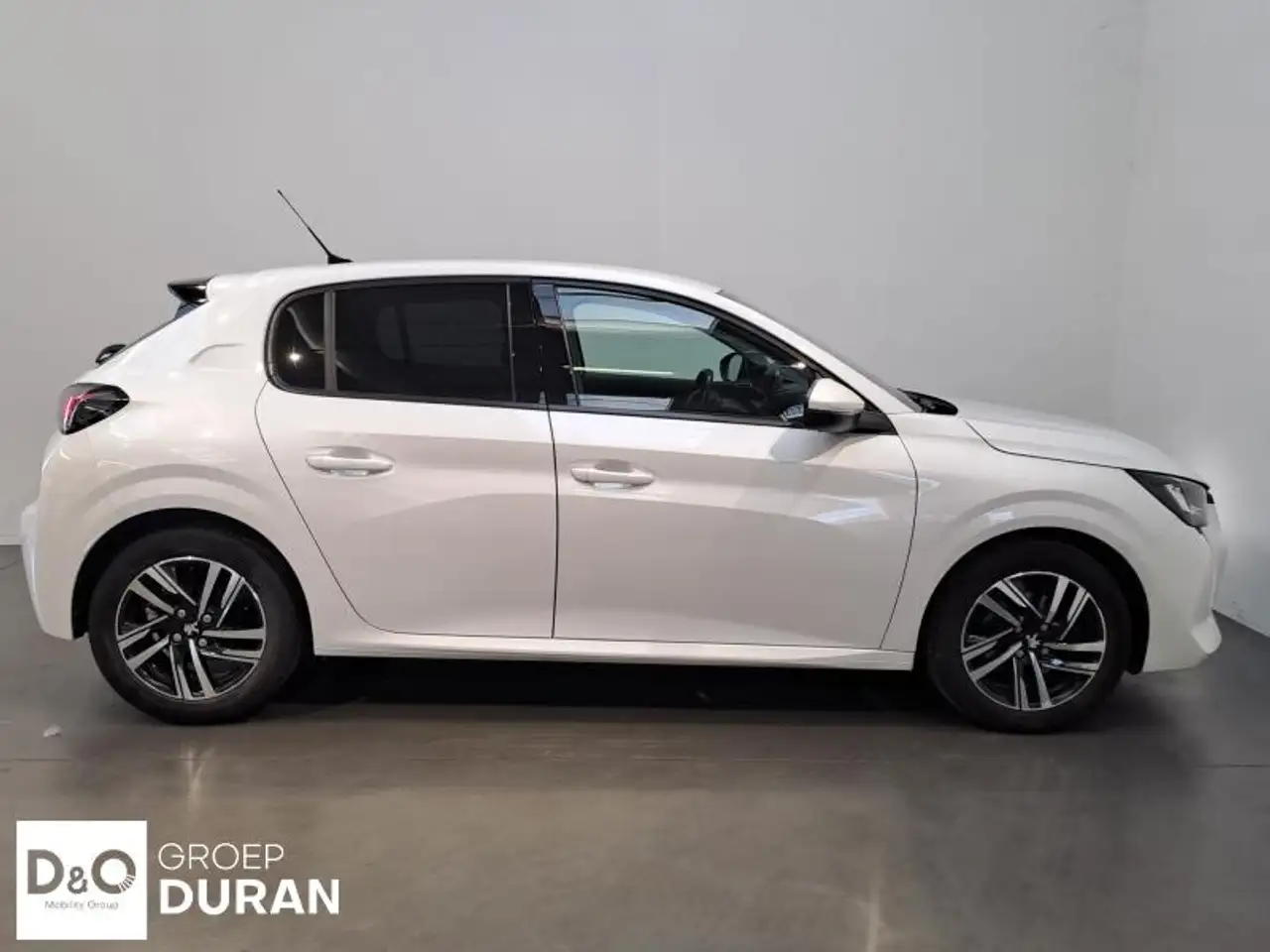 Peugeot 208 - 8