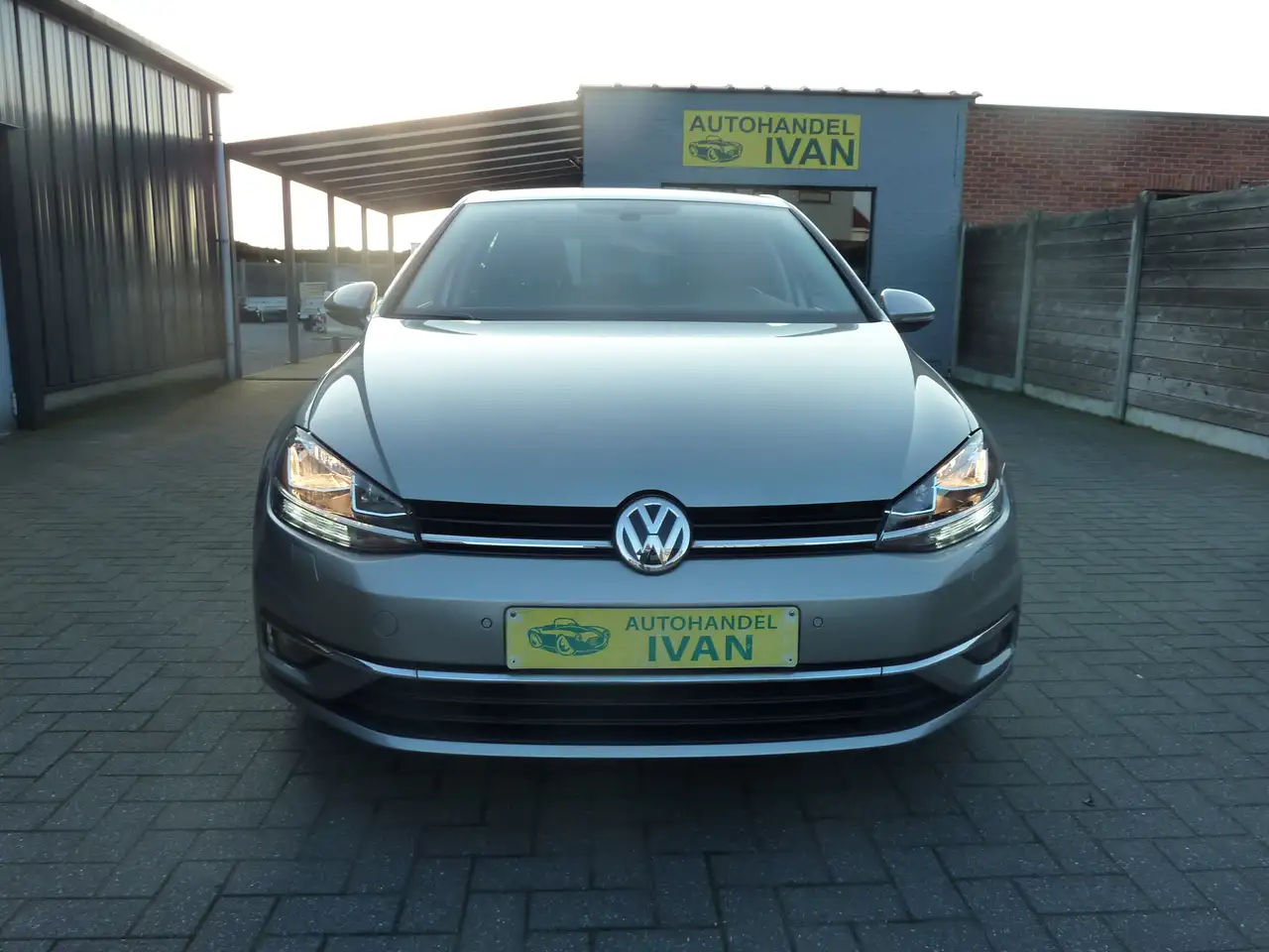Volkswagen Golf - 2