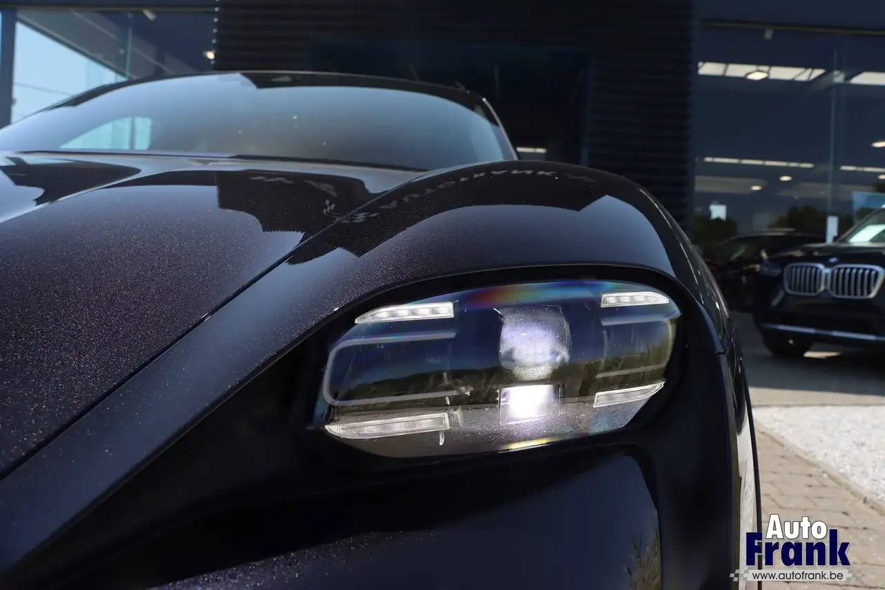 Porsche Taycan - 10