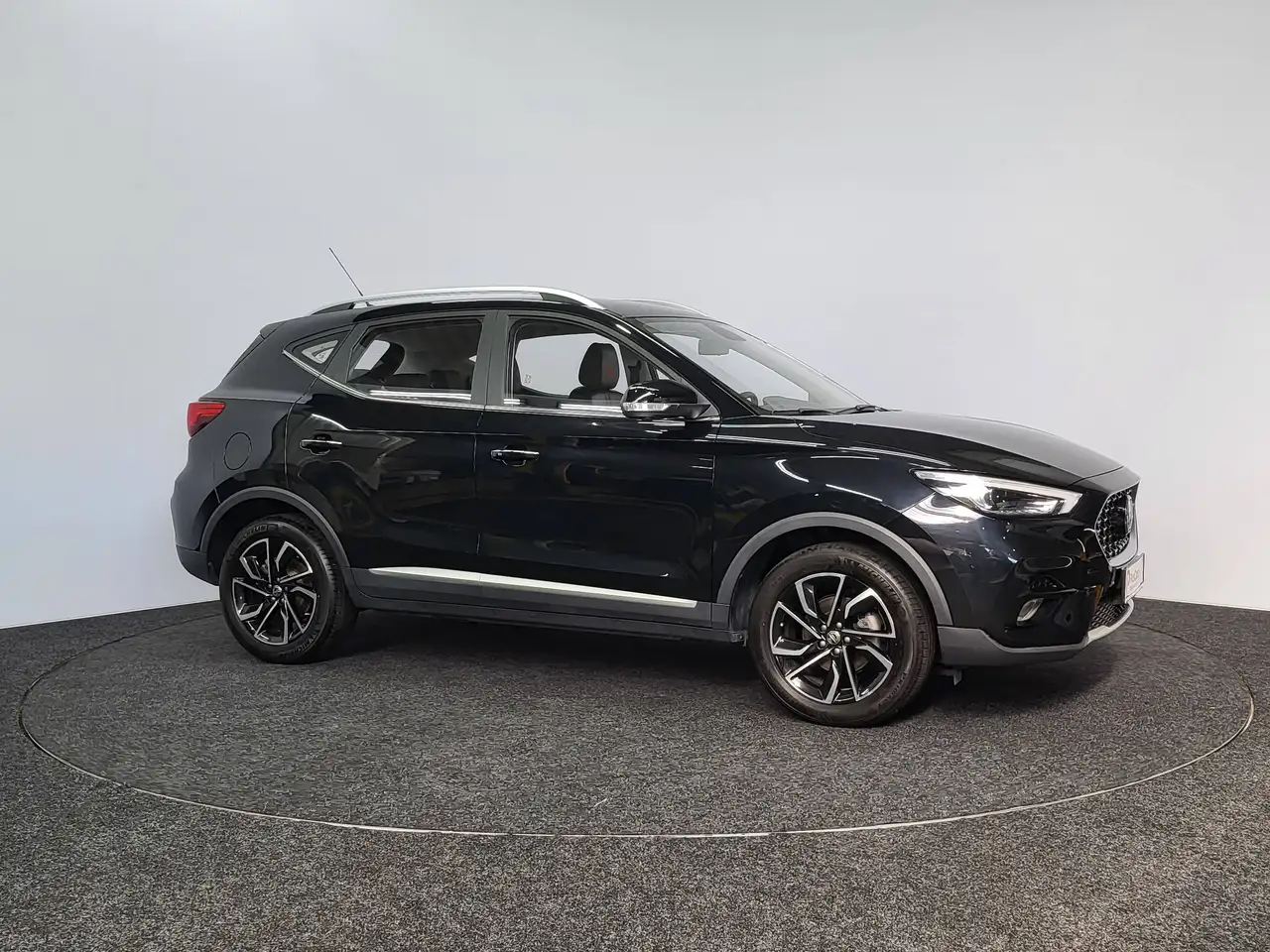 MG ZS - 8