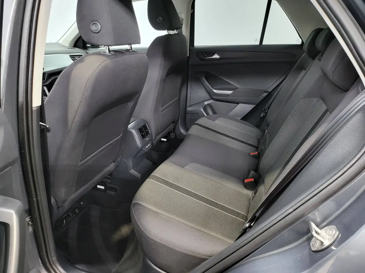 Volkswagen T-Roc - 13