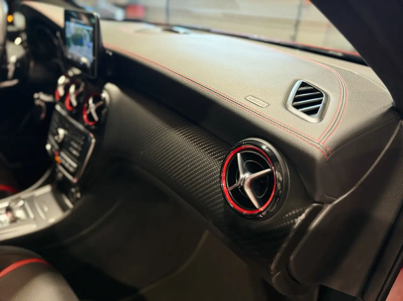 Mercedes-Benz A 45 AMG - 12