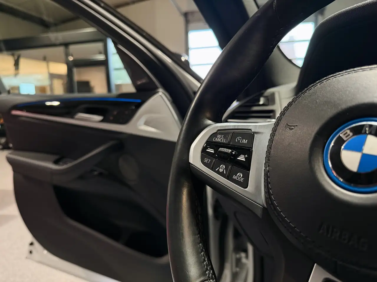 BMW iX3 - 10