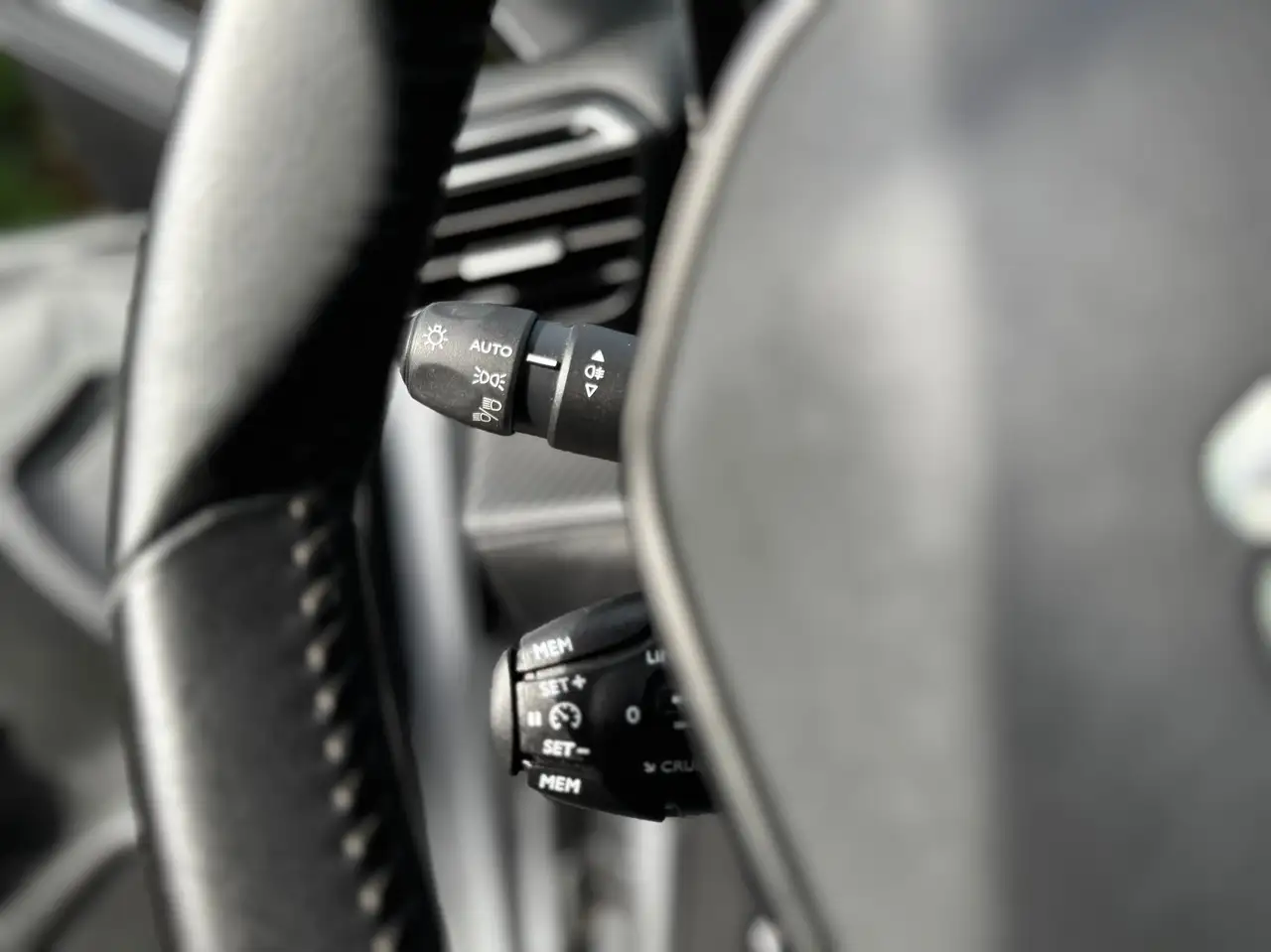Peugeot 208 - 8