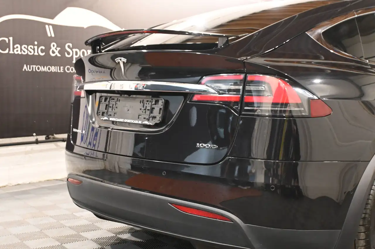 Tesla Model X - 7