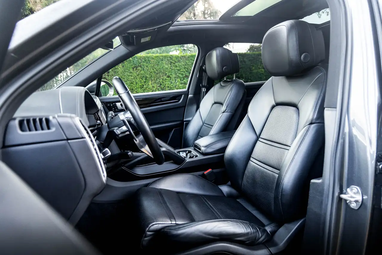 Porsche Cayenne - 9