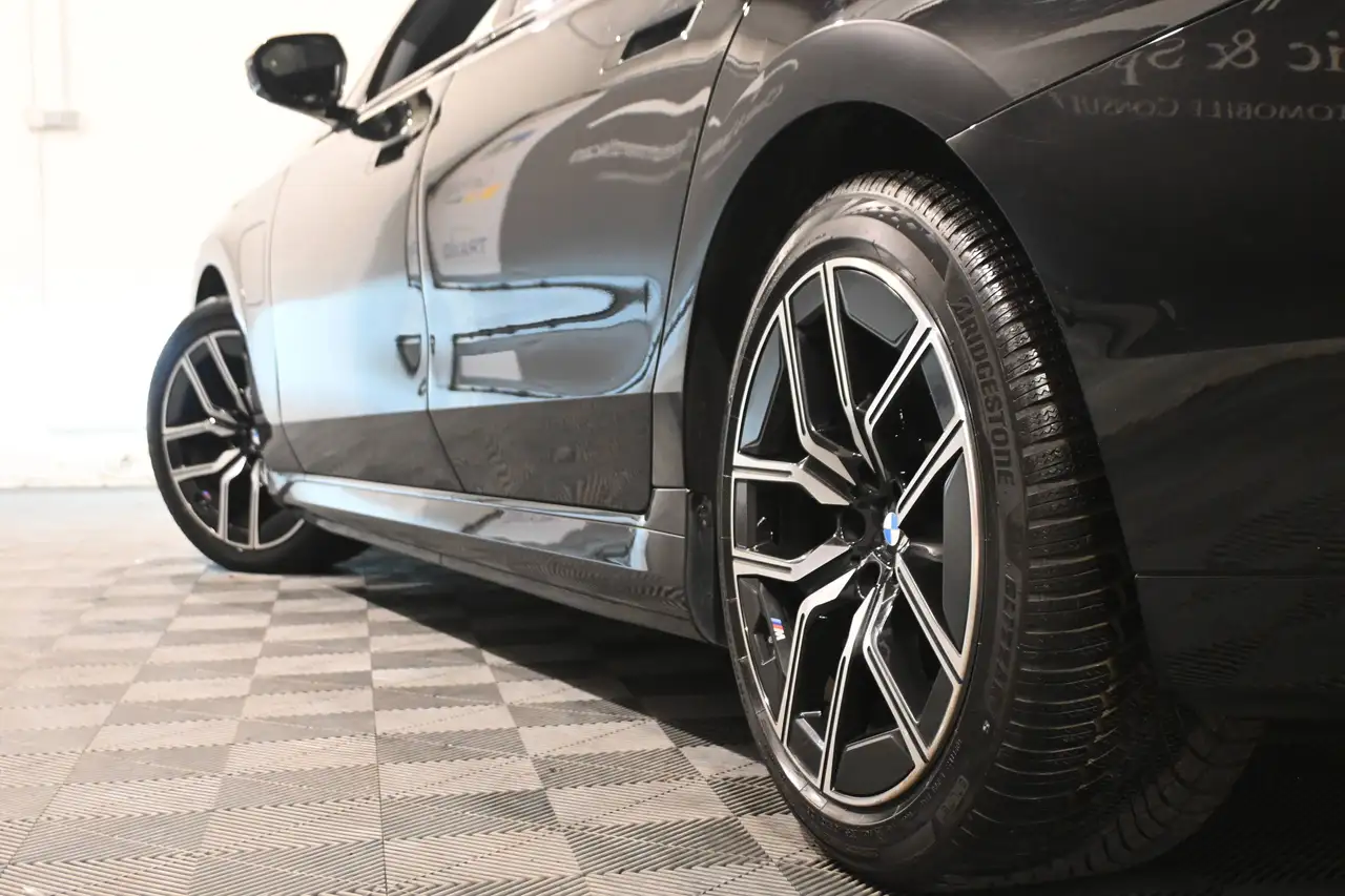 BMW 750 - 10