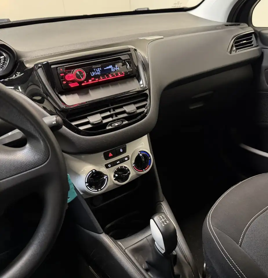 Peugeot 208 - 11