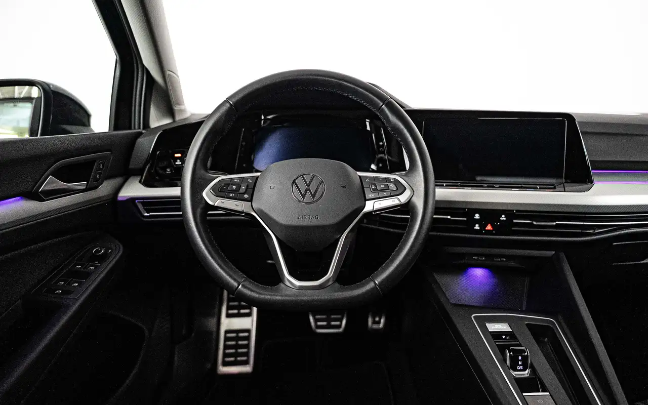 Volkswagen Golf - 11