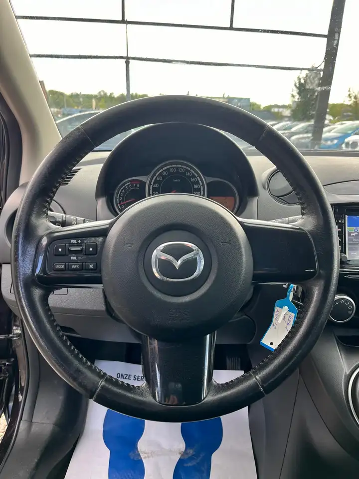 Mazda 2 - 6