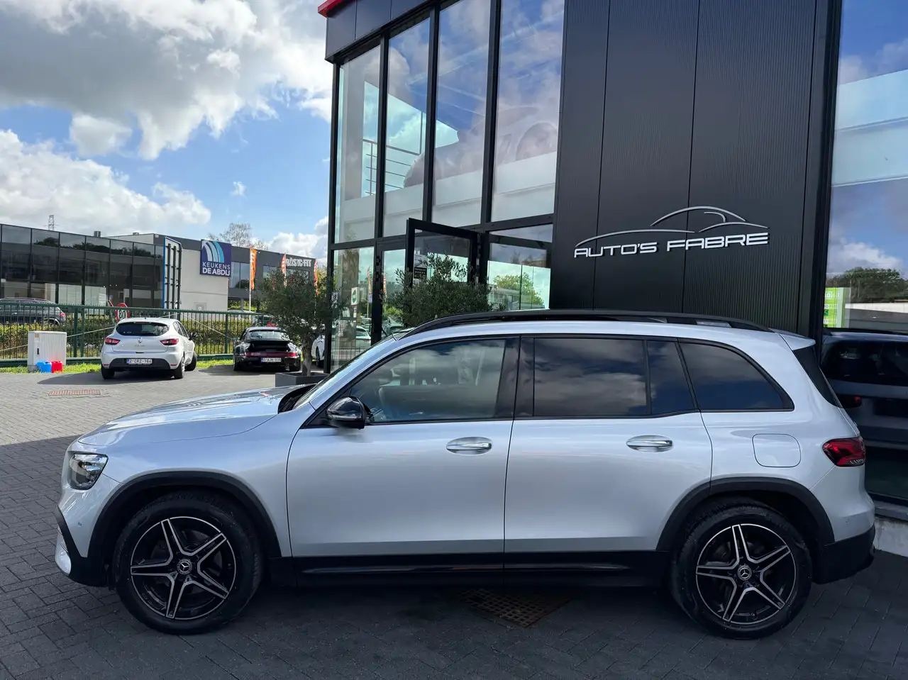 Mercedes-Benz GLB 200 - 4