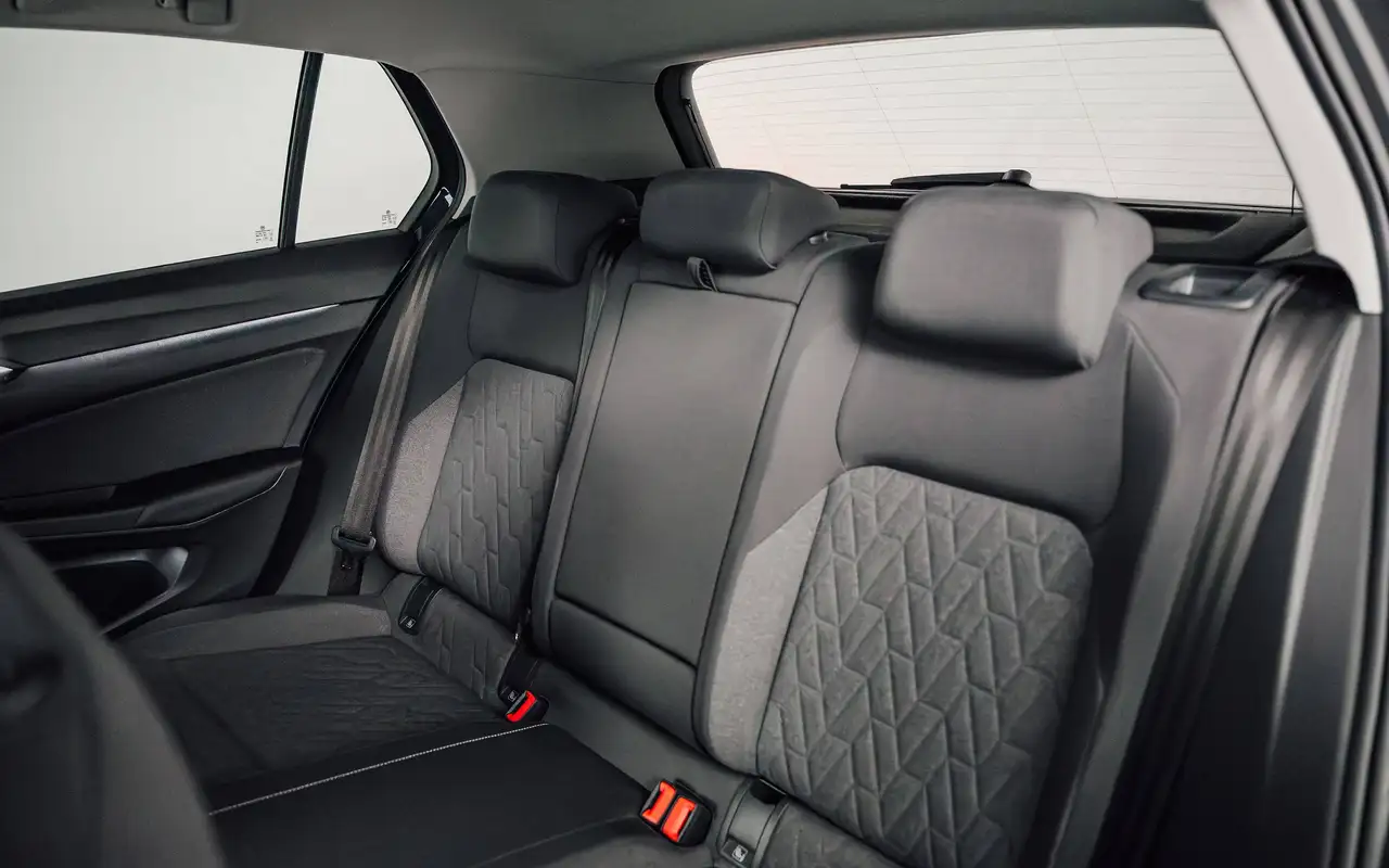 Volkswagen Golf - 8