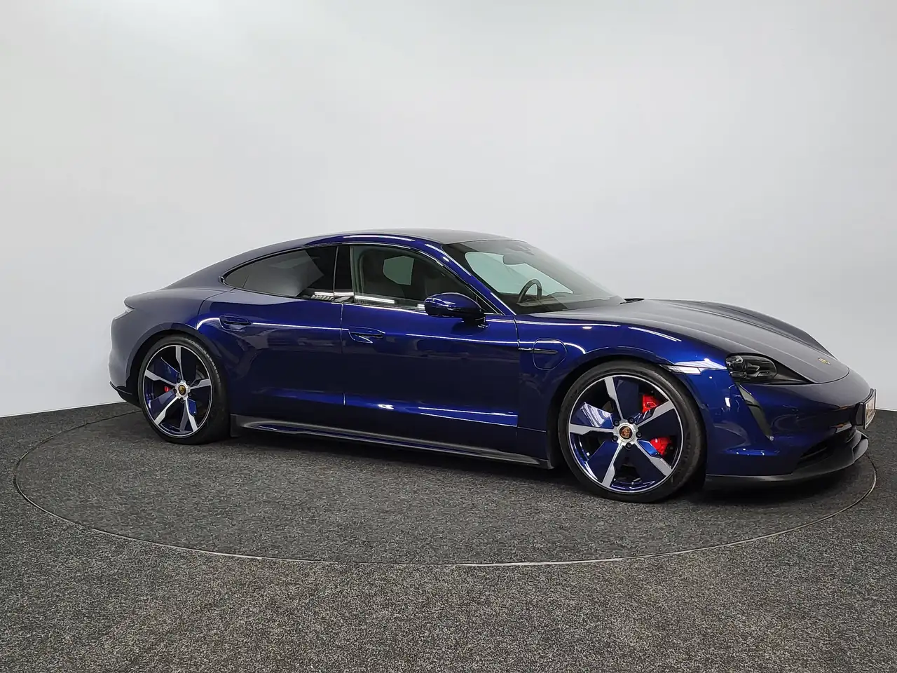 Porsche Taycan - 8