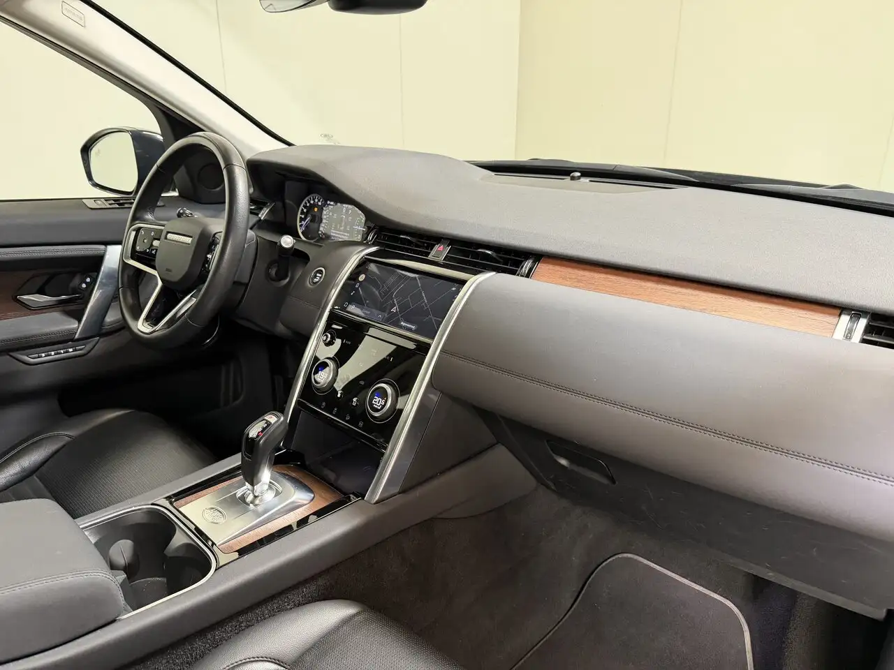 Land Rover Discovery Sport - 12