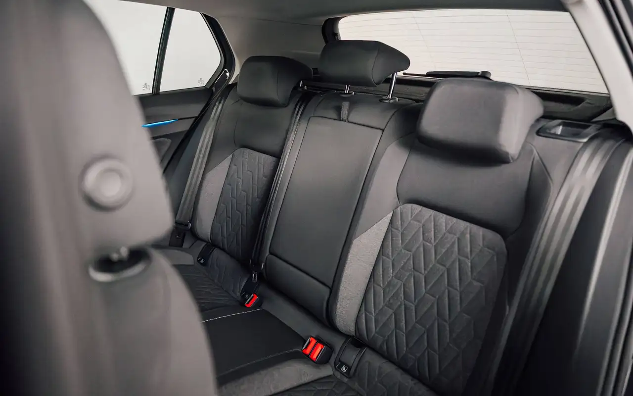 Volkswagen Golf - 8