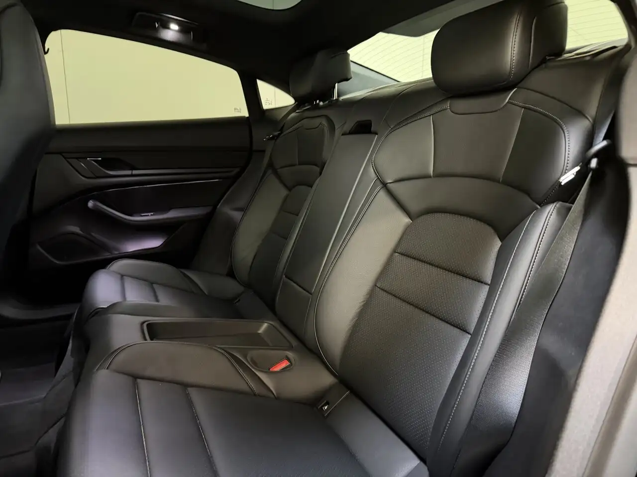 Porsche Taycan - 10