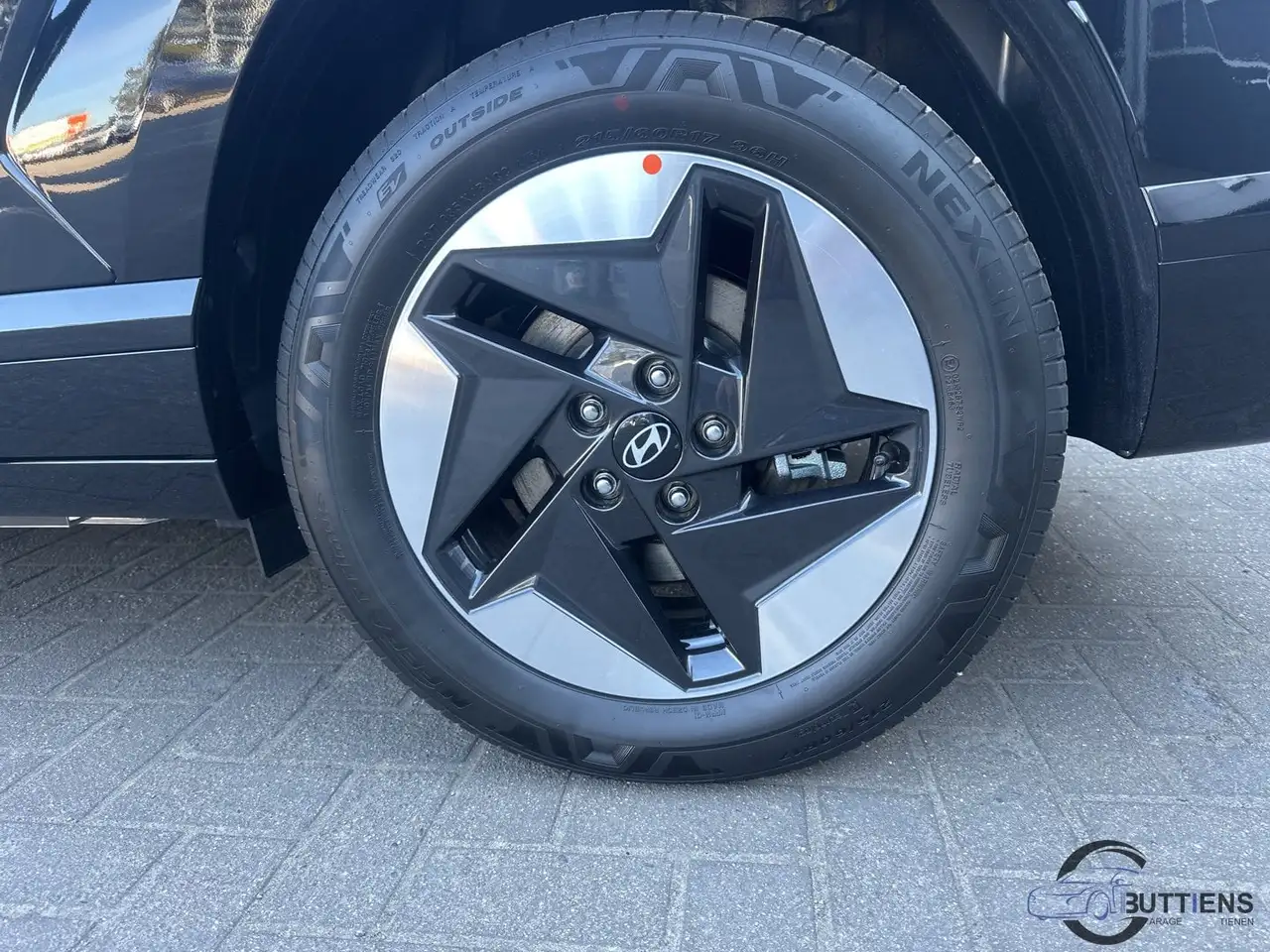 Hyundai KONA - 11