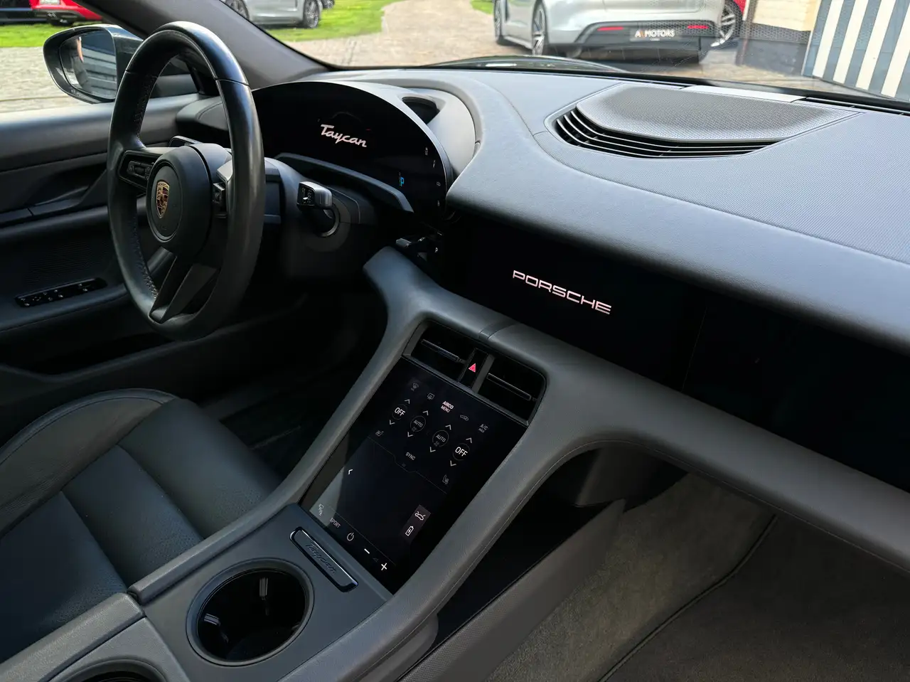 Porsche Taycan - 9