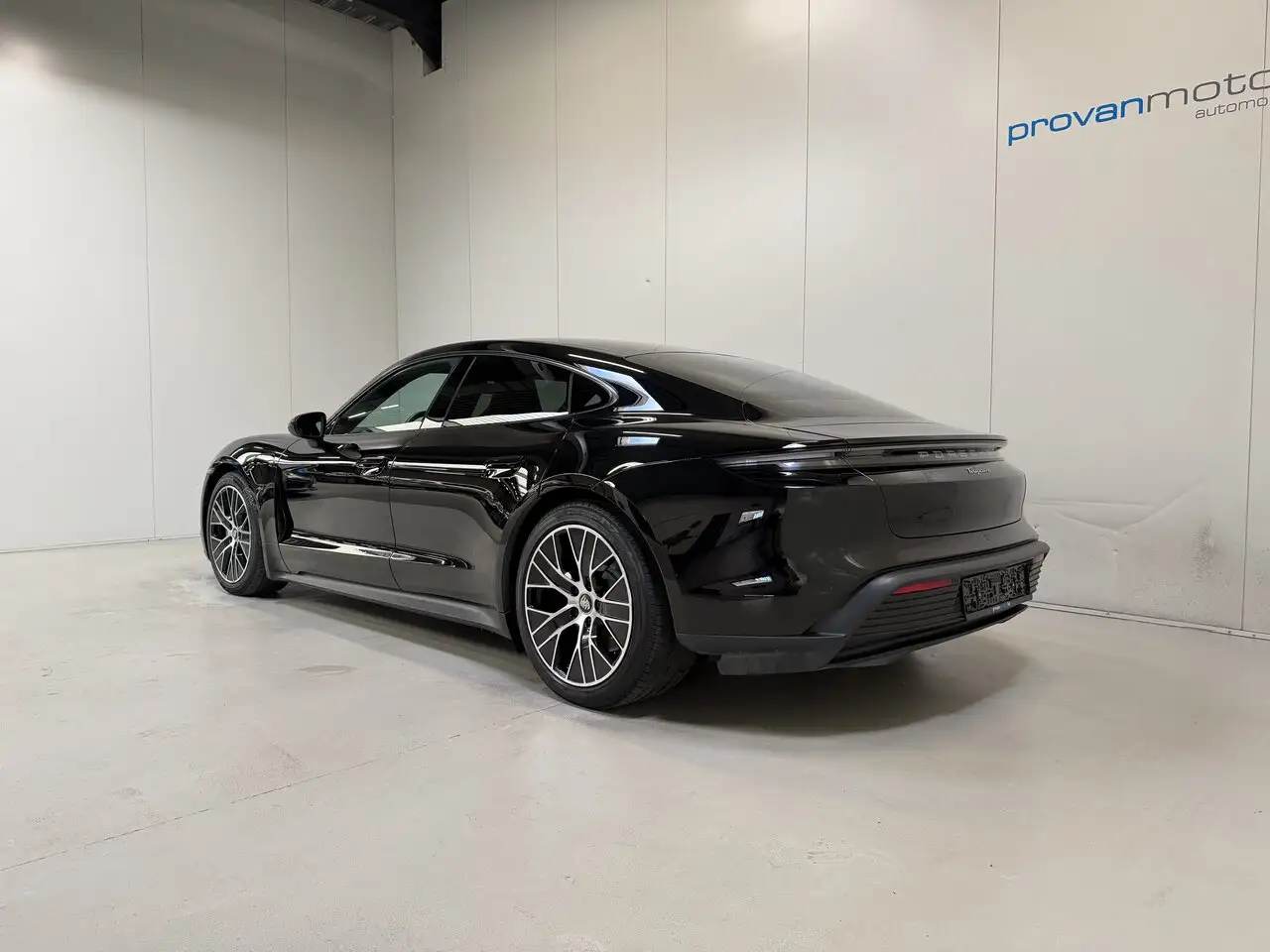 Porsche Taycan - 6