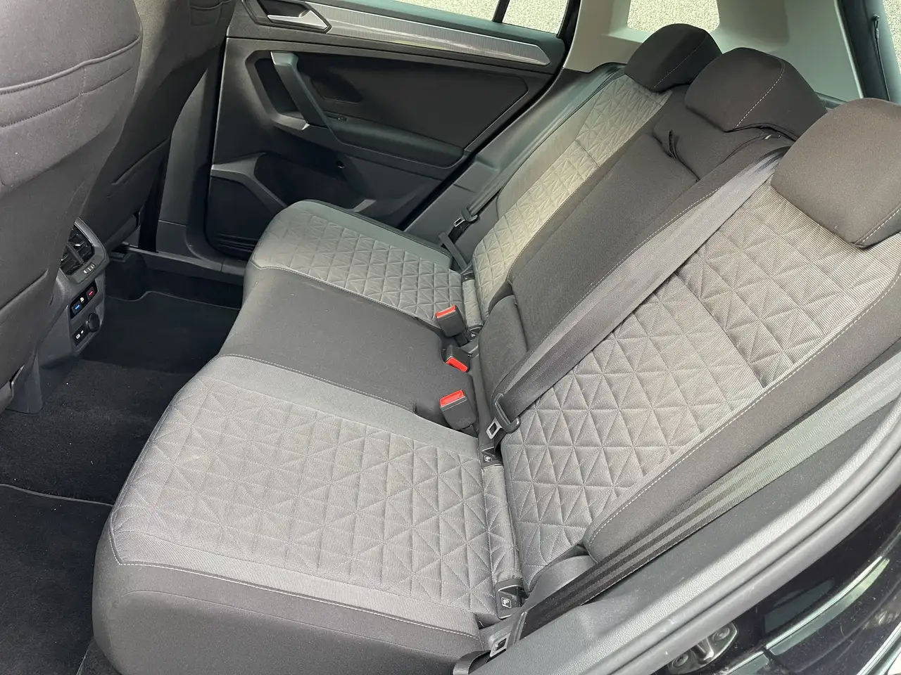 Volkswagen Tiguan - 10